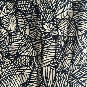 Beautiful print dress size 6 knee length.